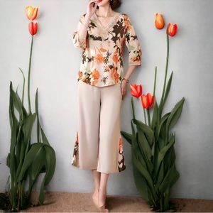 Floral Print Two-piece Set, Guipure Lace V-neck Blouse & Splicing Wide-leg Cropp
